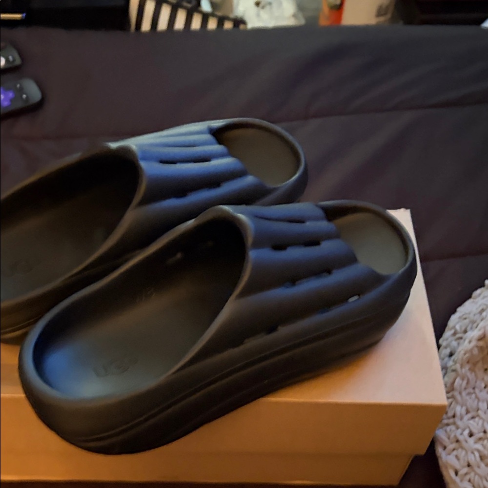 🔥Sale🔥 Ugg Fomo beautiful slides..NWOT..never worn